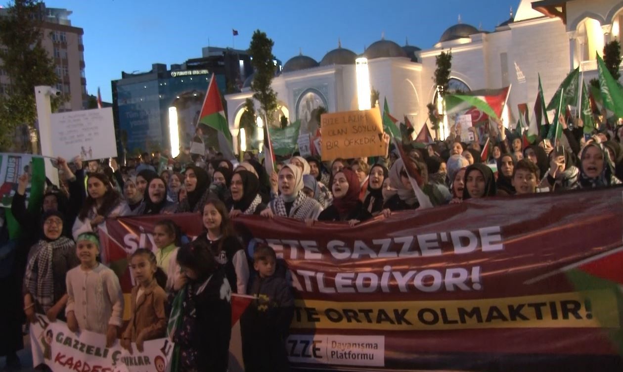 İsrail'in Refah katliamı, vatandaşları sokağa döktü! Yurdun dört bir yanında protesto var - 1. Resim