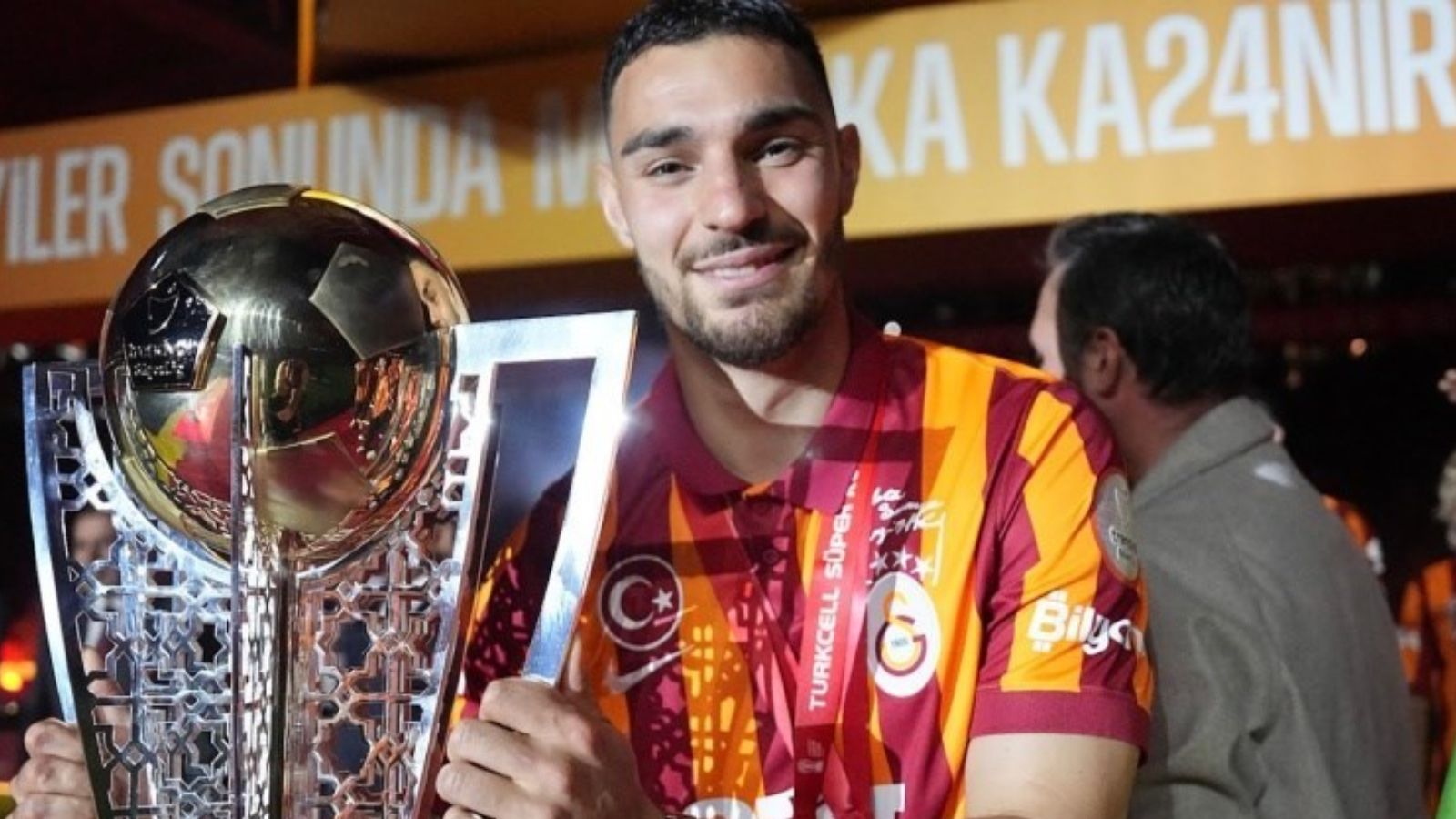 Kaan Ayhan'dan Mert Hakan Yandaş'a şampiyonluk göndermesi! - 1. Resim