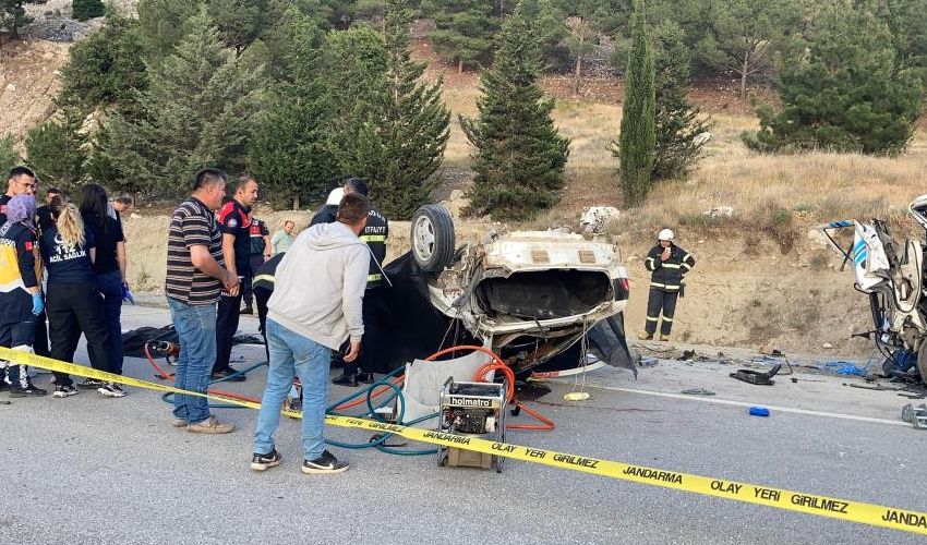 Kahreden kaza! Nişan alışverişinden dönen genç çift hayatını kaybetti - 4. Resim