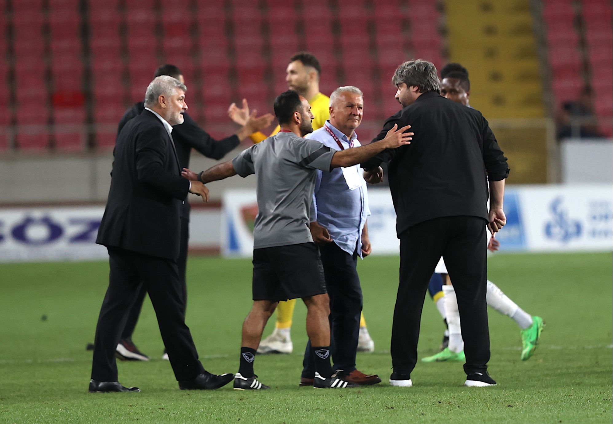 Lütfü Savaş'tan başkanlık açıklaması! Hatayspor'da yeni dönem başlıyor Lütfü Savaş'tan başkanlık açıklaması! Hatayspor'da yeni dönem başlıyor - 2. Resim