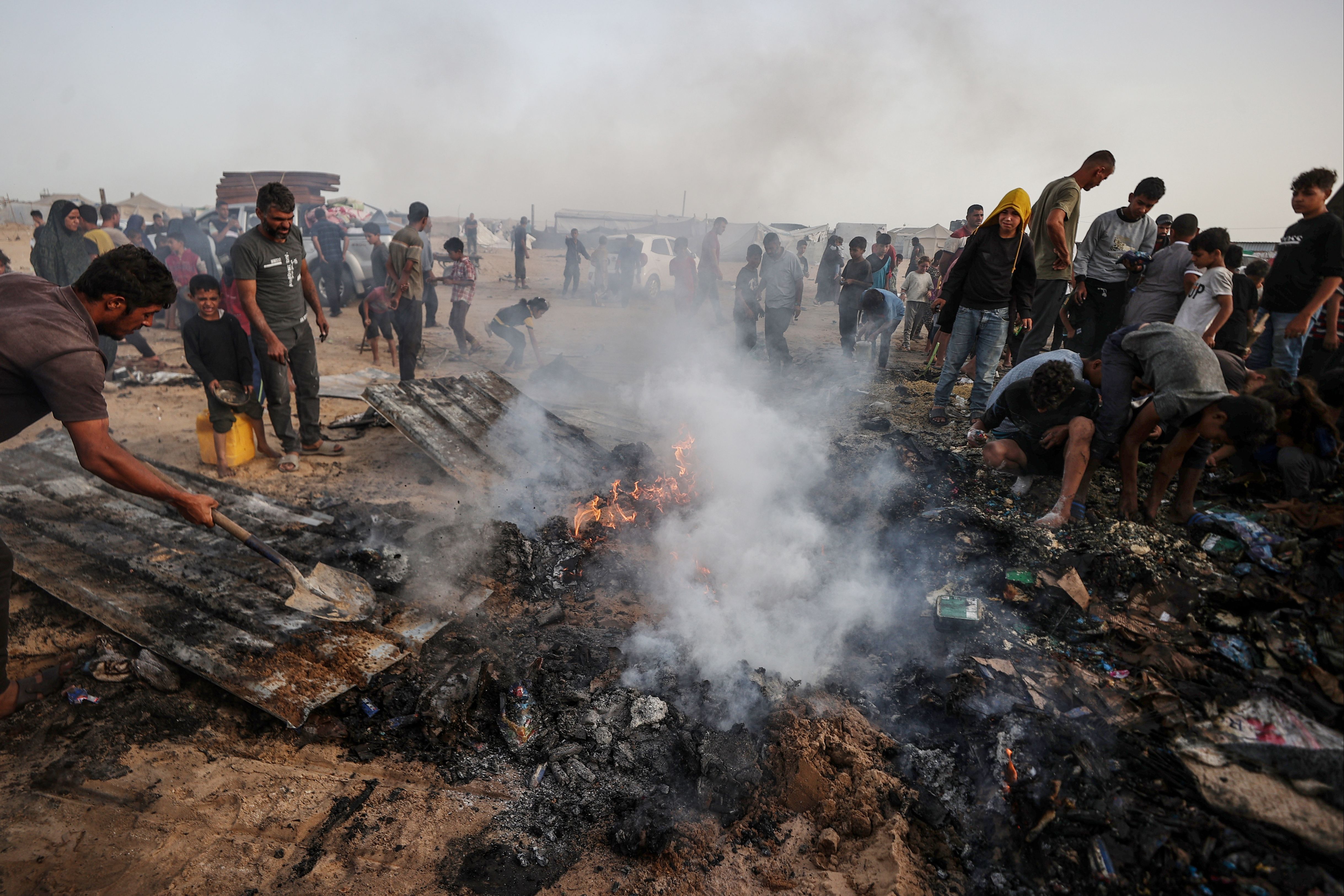Refah'a günlerdir bomba yağıyor! Gazze hükümetinden dünya ülkelerine çağrı - 1. Resim