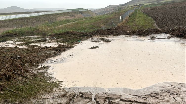 Türkiye'ye bahar gelmiyor! Başkent dahil pek çok ili sağanak vurdu - 4. Resim