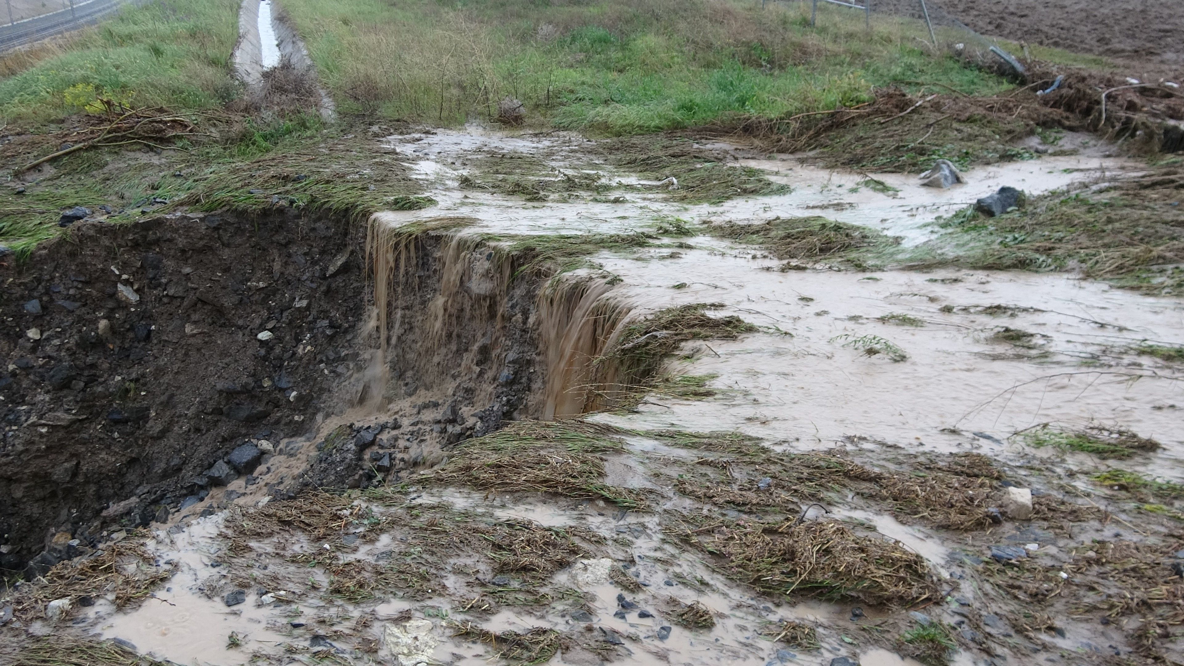 Türkiye'ye bahar gelmiyor! Başkent dahil pek çok ili sağanak vurdu - 3. Resim