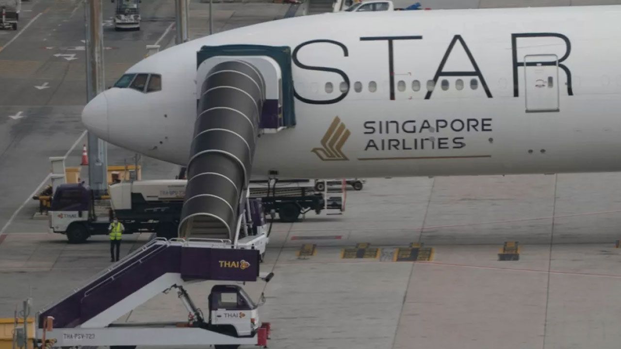1 kişinin öldüğü Singapur uçağında neler yaşandığı ortaya çıktı