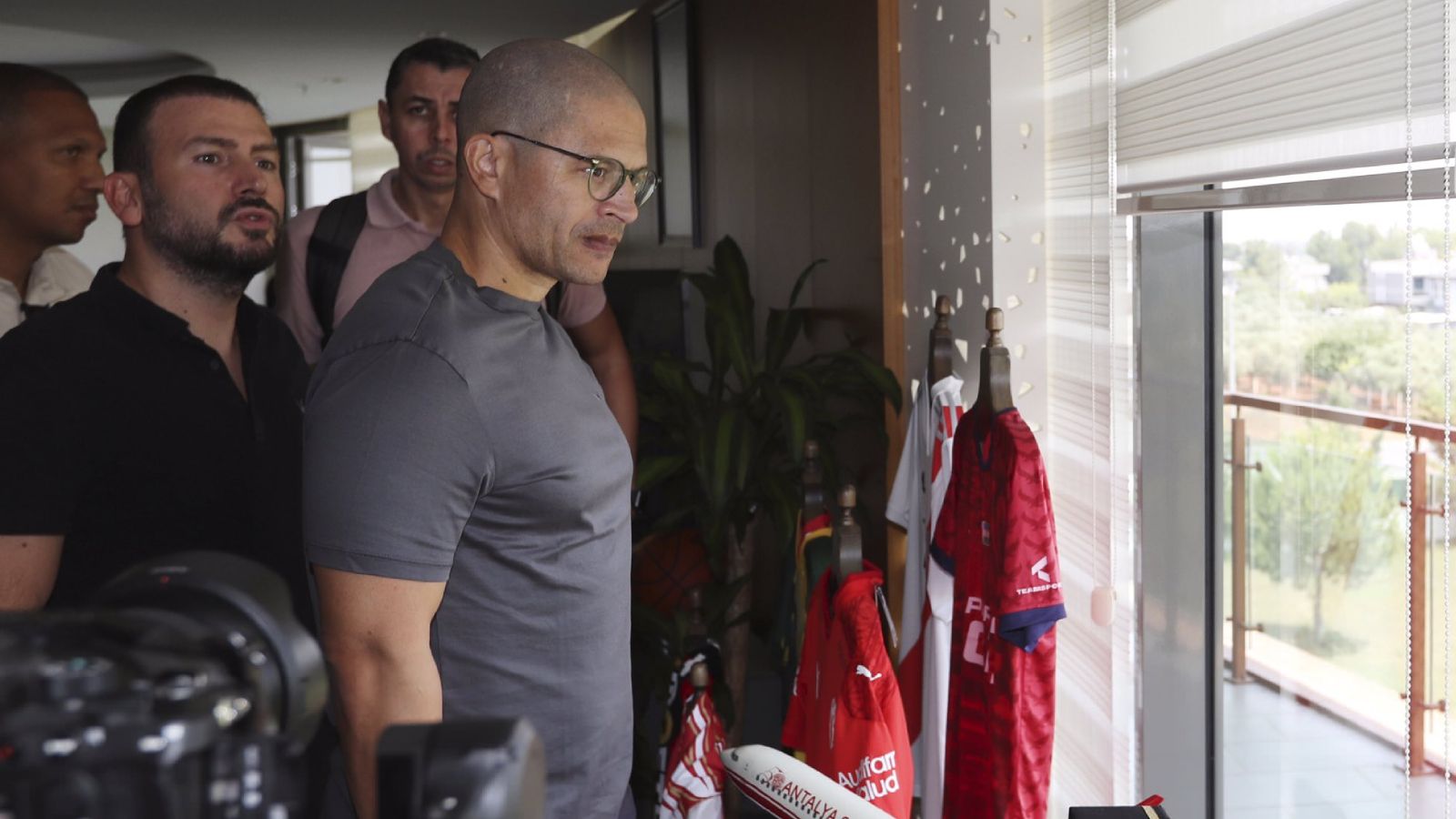 Antalyaspor Teknik Direktörü Alex de Souza tesisleri gezdi Antalyaspor Teknik Direktörü Alex de Souza tesisleri gezdi - 1. Resim