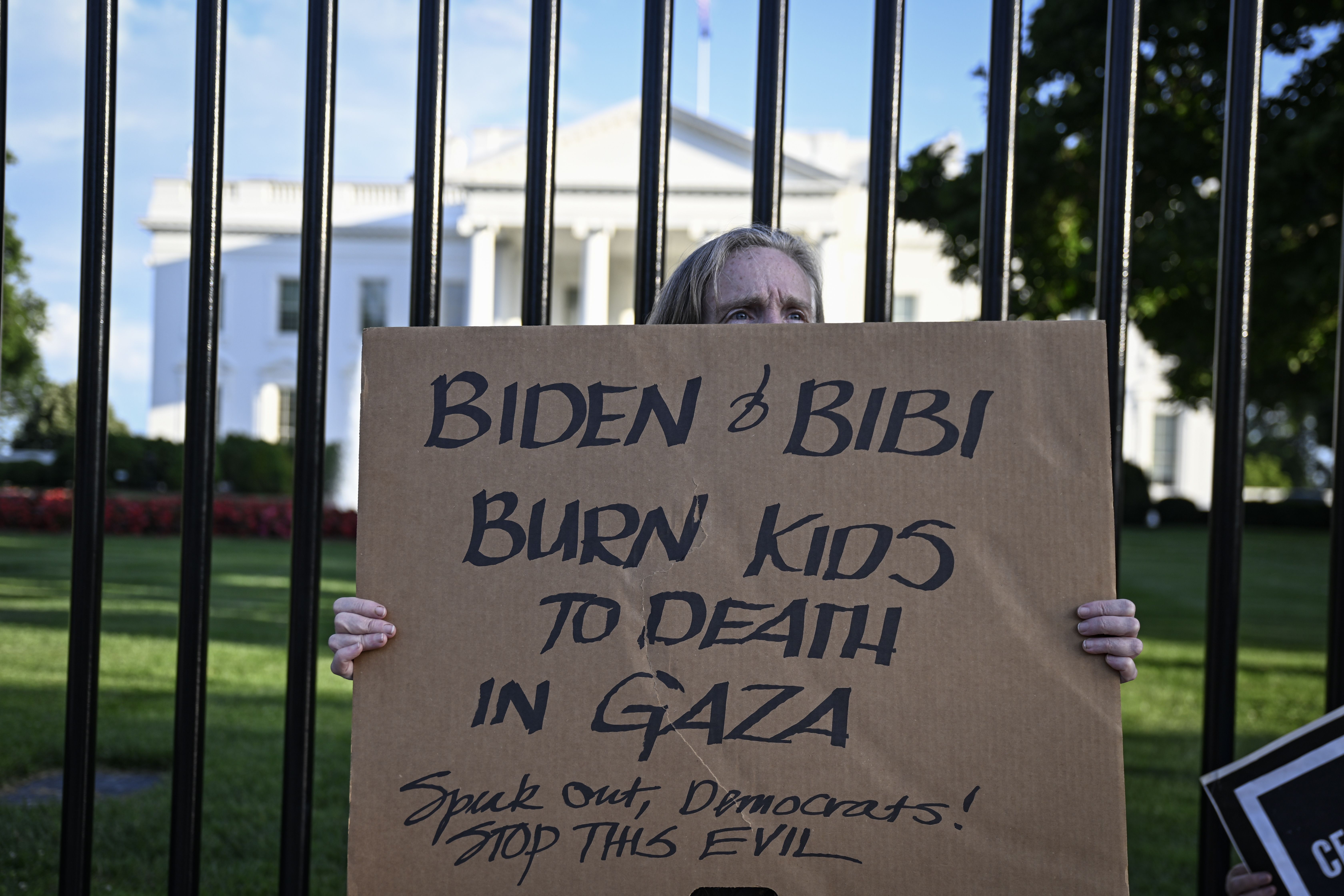 Beyaz Saray önünde ABD ve İsrail'e Refah tepkisi Beyaz Saray önünde ABD ve İsrail'e Refah tepkisi - 3. Resim