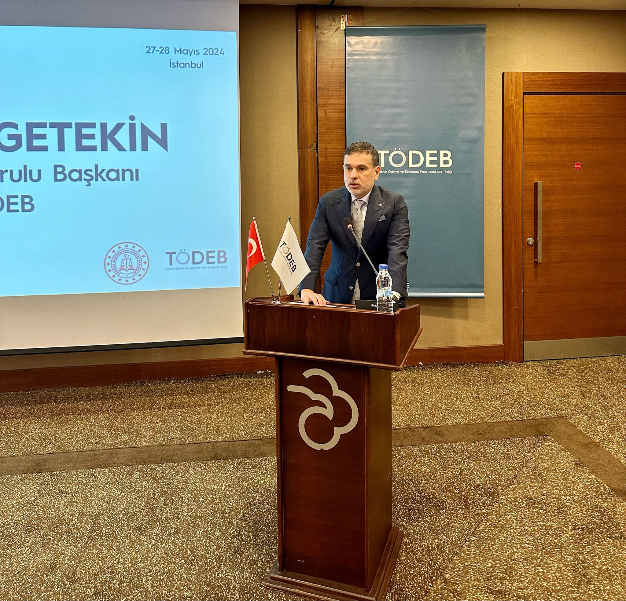 Elektronik ödeme sistemlerindeki "istismar"ların hukuki boyutu masaya yatırıldı Elektronik ödeme sistemlerindeki "istismar"ların hukuki boyutu masaya yatırıldı - 1. Resim