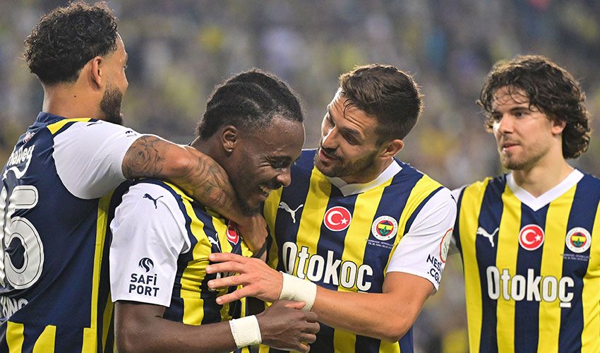 Fenerbahçe'den ayrılmasına izin vermedi! Ali Koç, takımda kalacakları açıkladı - 2. Resim