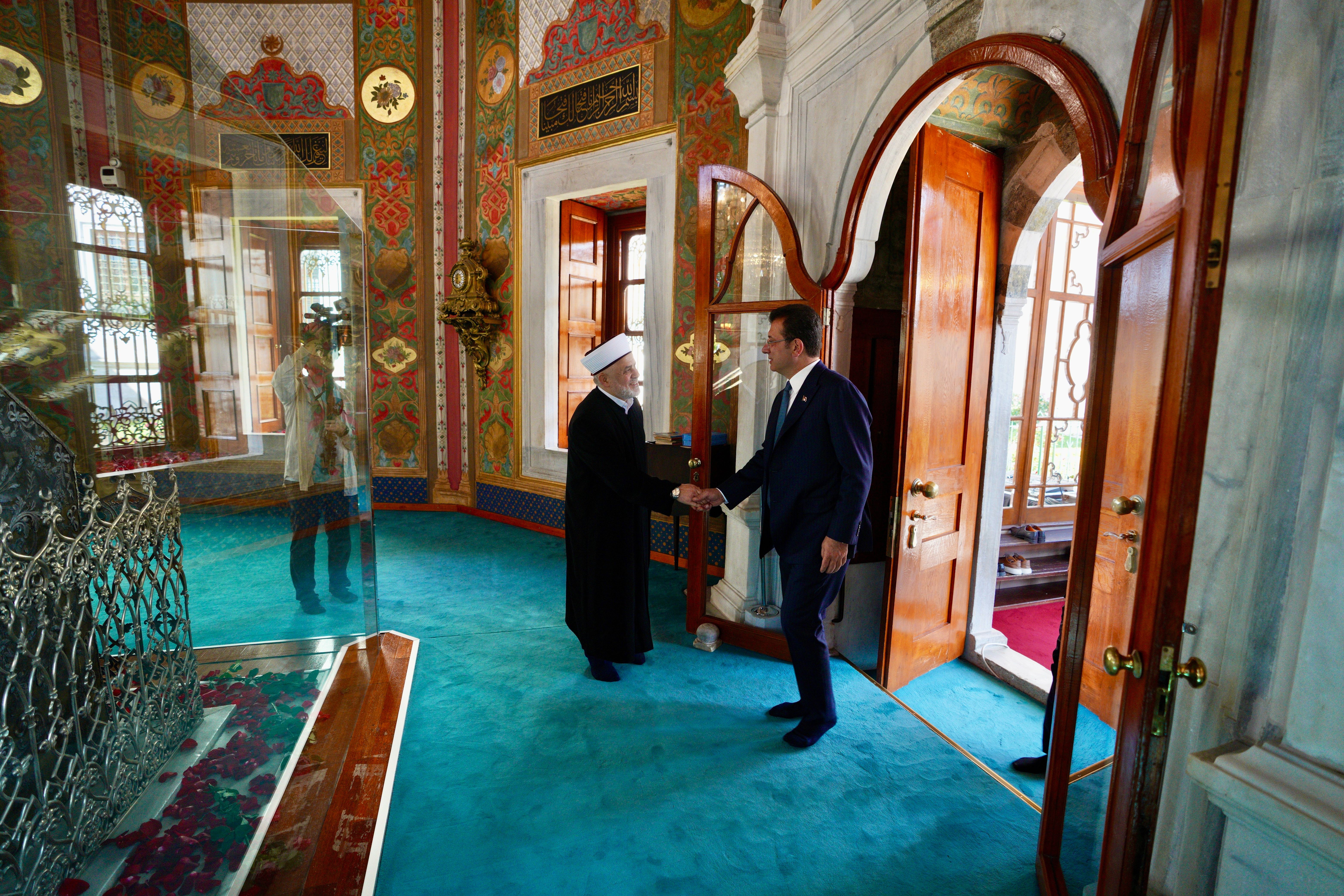 İstanbul'un fethi Fatih Sultan Mehmed'in kabri başında dualarla kutlandı! - 2. Resim