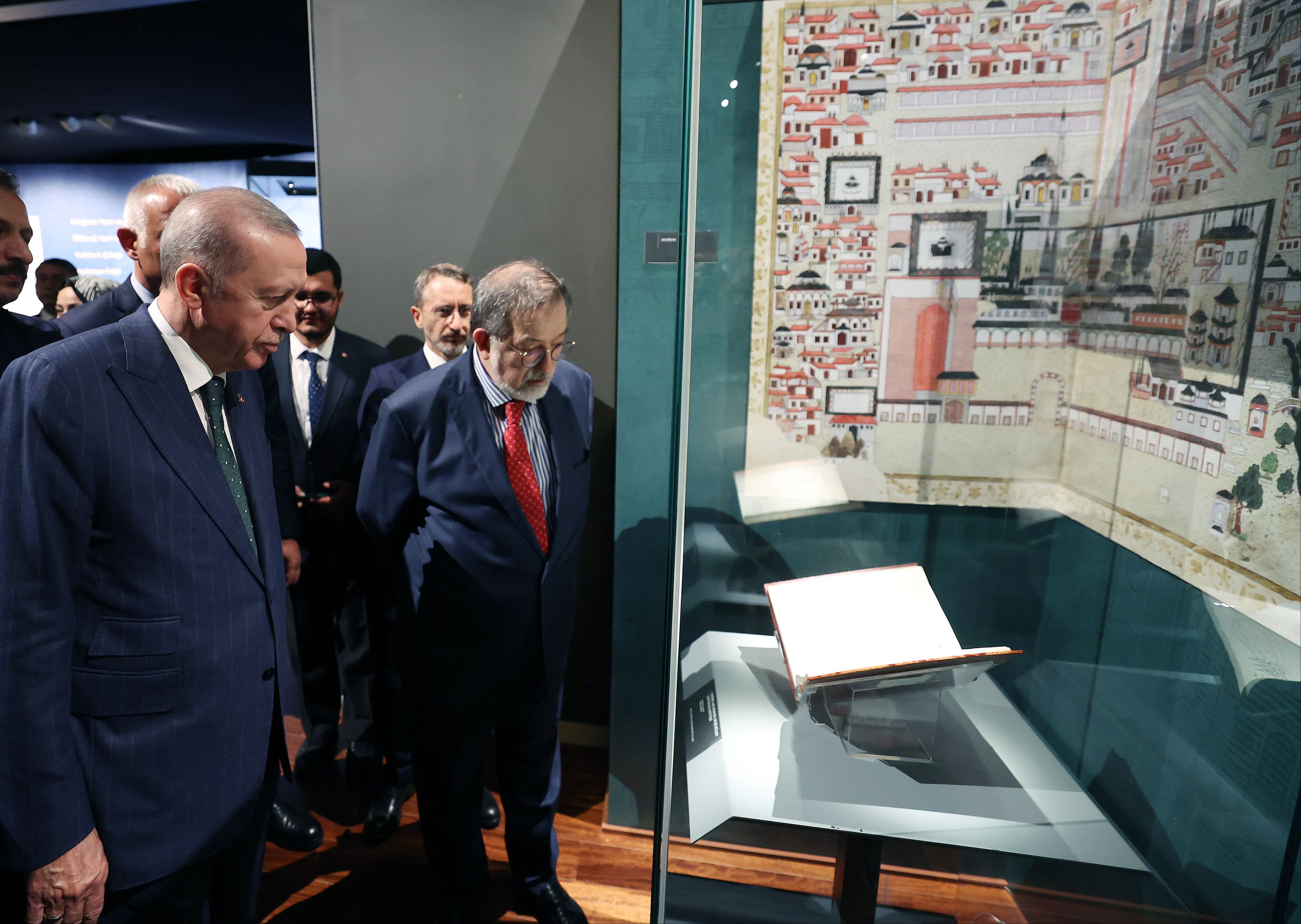 Millet Kütüphanesi'nin Fatih Sultan Mehmed sergisine Cumhurbaşkanı Erdoğan katıldı Millet Kütüphanesi'nin Fatih Sultan Mehmed sergisine Cumhurbaşkanı Erdoğan katıldı - 4. Resim