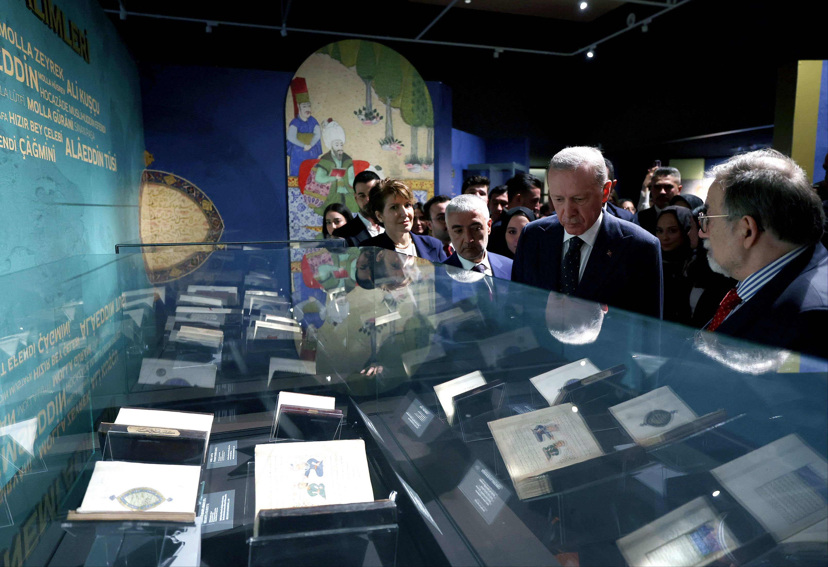 Millet Kütüphanesi'nin Fatih Sultan Mehmed sergisine Cumhurbaşkanı Erdoğan katıldı Millet Kütüphanesi'nin Fatih Sultan Mehmed sergisine Cumhurbaşkanı Erdoğan katıldı - 3. Resim