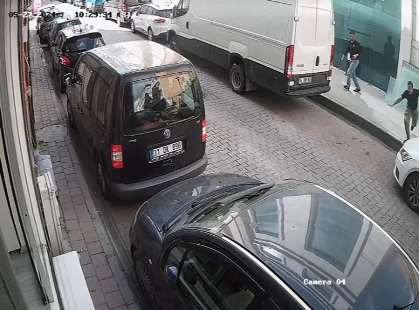 Yanına çağırdı, soru sordu sonra acımasızca vurdu! O anlar kamerada - 1. Resim