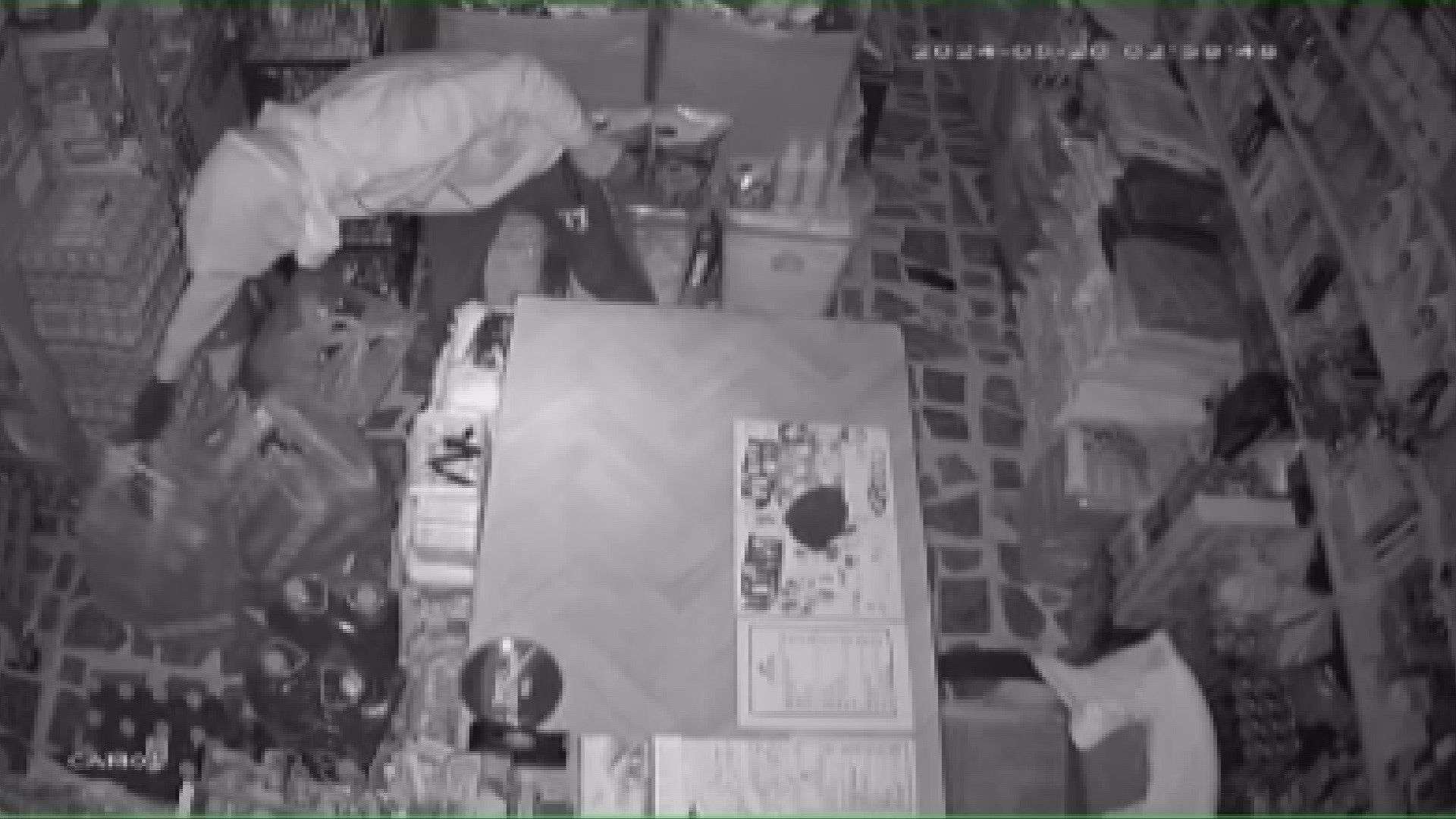 Böyle vurgun görülmedi: Markette dakikalar içinde 100 TL aşırdı! O anlar kameraya yansıdı Böyle vurgun görülmedi: Markette dakikalar içinde 100 TL aşırdı! O anlar kameraya yansıdı - 2. Resim