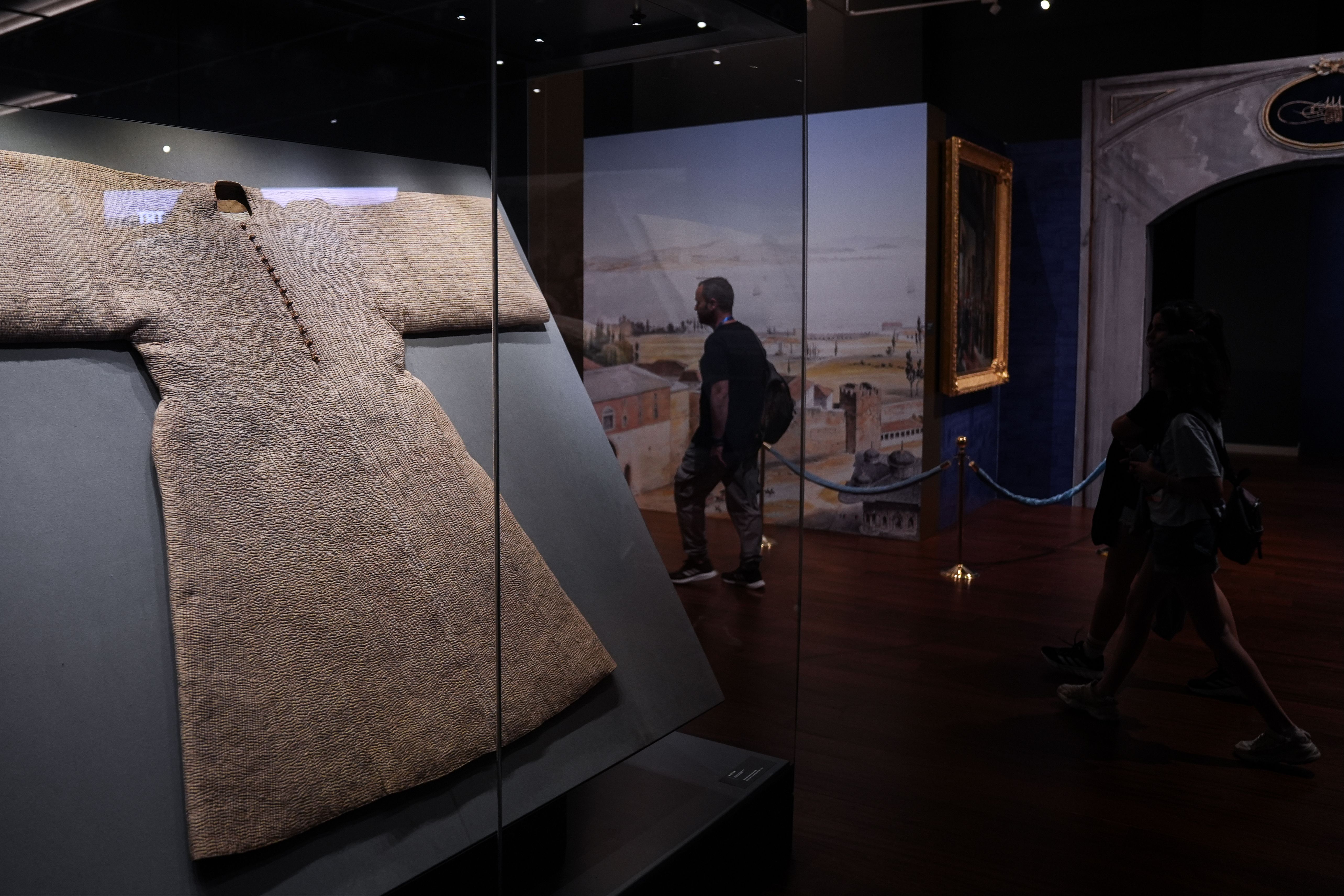 Kılıcından kaftanına görenler hayran kalıyor! Fatih Sultan Mehmed Sergisi ziyaretçilerini bekliyor Kılıcından kaftanına eşyaları burada! Fatih Sultan Mehmed Sergisi ziyaretçilerini bekliyor - 3. Resim