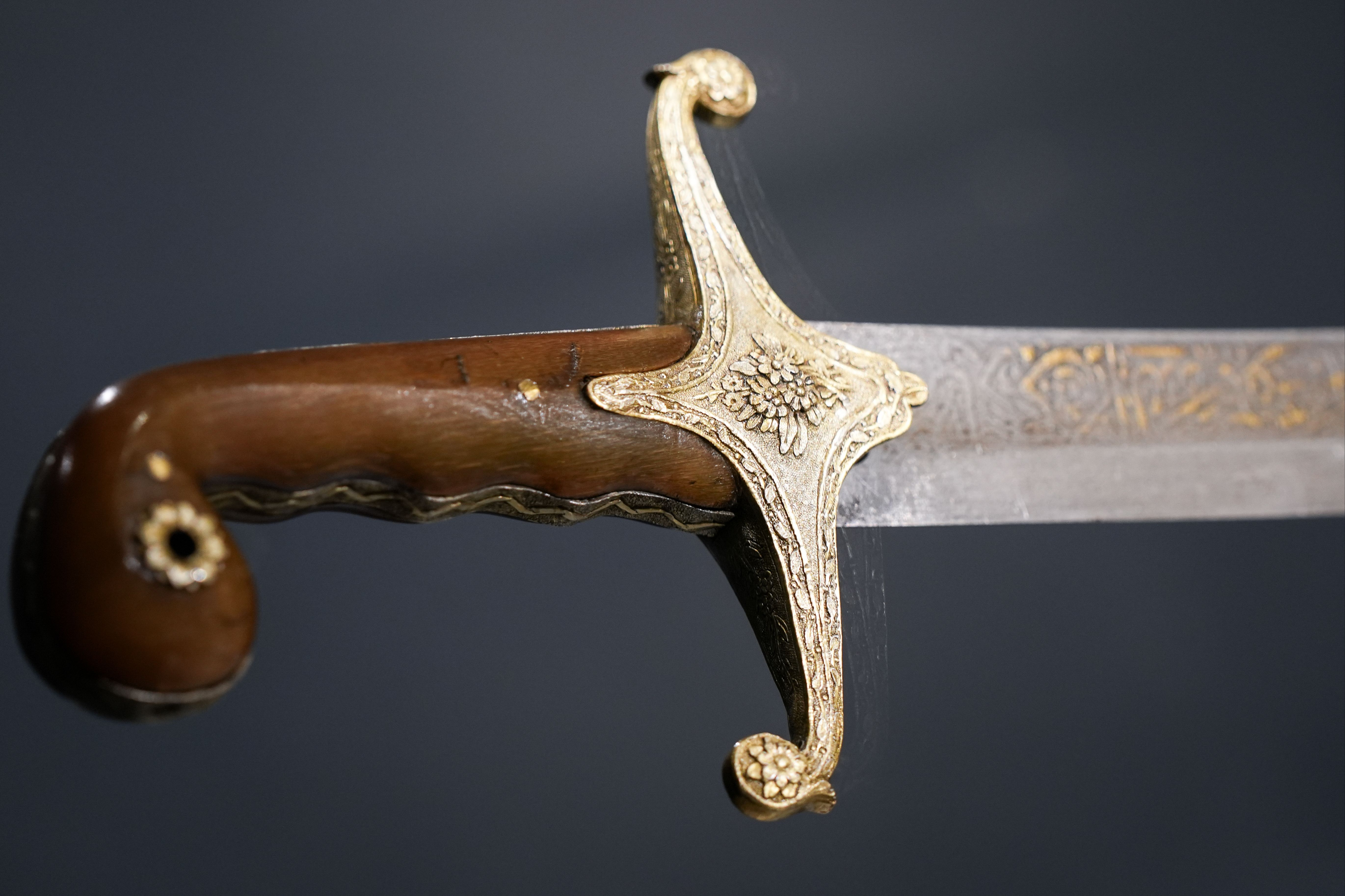 Kılıcından kaftanına görenler hayran kalıyor! Fatih Sultan Mehmed Sergisi ziyaretçilerini bekliyor Kılıcından kaftanına eşyaları burada! Fatih Sultan Mehmed Sergisi ziyaretçilerini bekliyor - 1. Resim