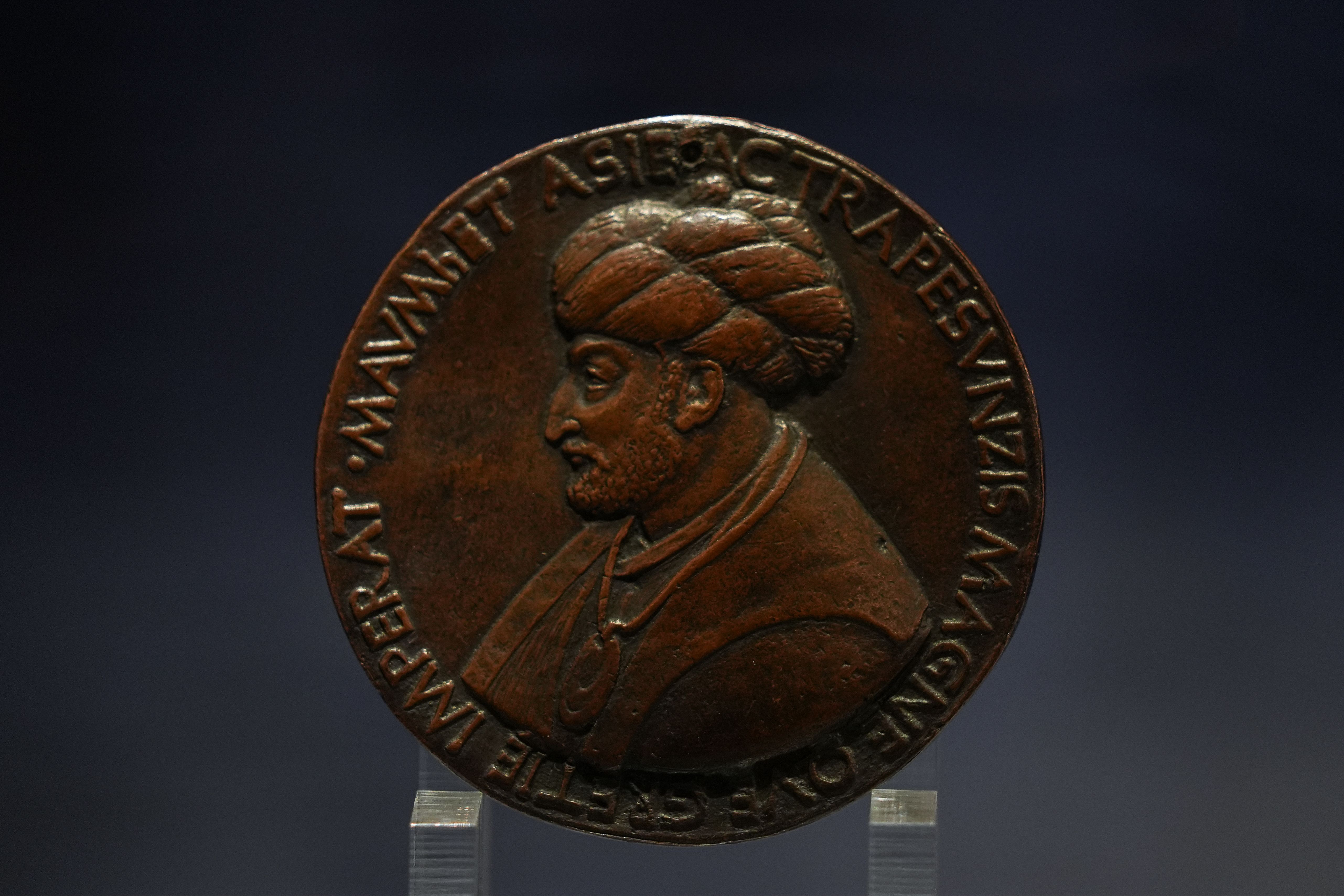 Kılıcından kaftanına görenler hayran kalıyor! Fatih Sultan Mehmed Sergisi ziyaretçilerini bekliyor Kılıcından kaftanına eşyaları burada! Fatih Sultan Mehmed Sergisi ziyaretçilerini bekliyor - 2. Resim