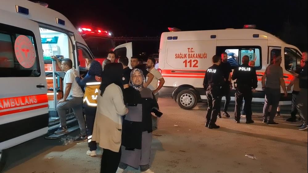Kırıkkale'de can pazarı! Yolcu minibüsü otomobille çarpıştı, çok sayıda yaralı var Kırıkkale'de can pazarı! Yolcu minibüsü otomobille çarpıştı, çok sayıda yaralı var - 1. Resim