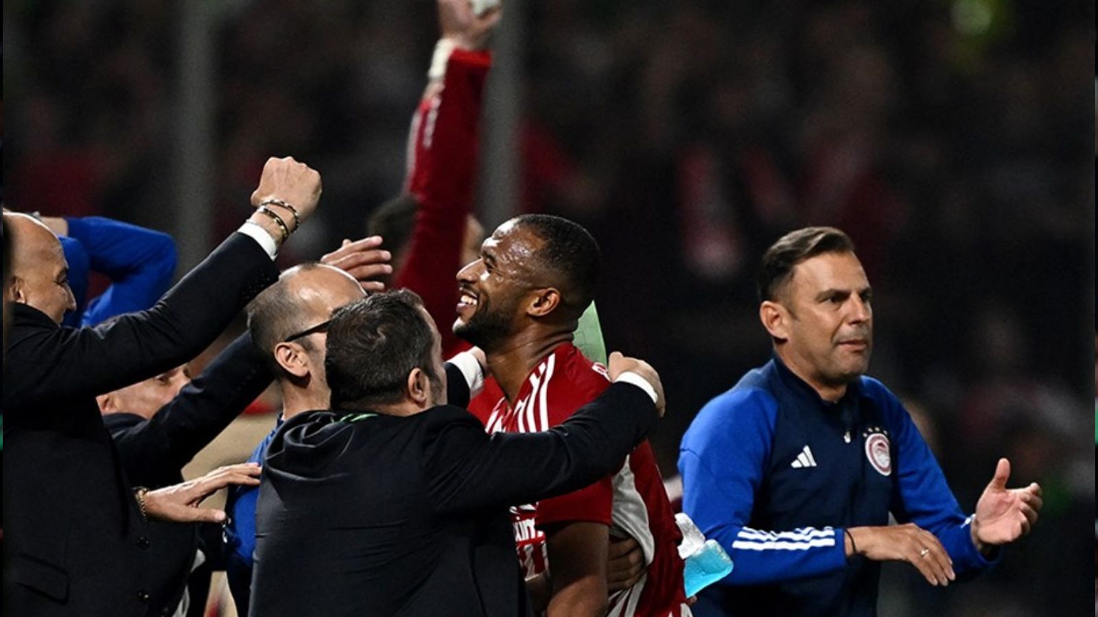 UEFA Konferans Ligi'nde şampiyon Olympiakos! Eski Hataysporlu kupayı getirdi UEFA Konferans Ligi'nde şampiyon Olympiakos! Eski Hataysporlu kupayı getirdi - 1. Resim