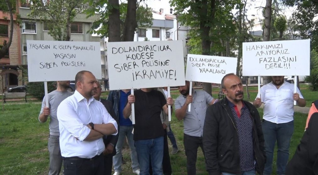 Aşkım Kapışmak'ın gözaltına alındığı milyar dolarlık vurgunda yeni iddialar Aşkım Kapışmak'ın gözaltına alındığı milyar dolarlık vurgunda yeni iddialar - 1. Resim