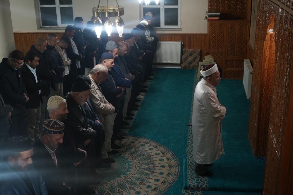 Diyanet İşleri Başkanı &ccedil;ağrıda bulundu, camiler doldu! Eller Filistin i&ccedil;in semaya a&ccedil;ıldı - 2. Resim