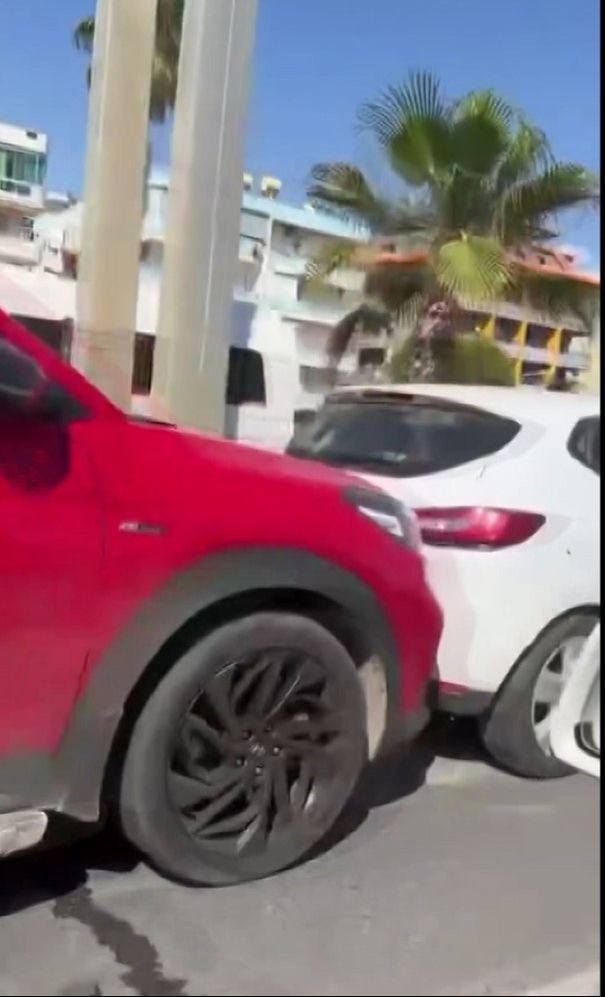 Her markadan araç var! Trafik değil, zincirleme kaza...  Tam 11 araç birbirine girdi - 1. Resim