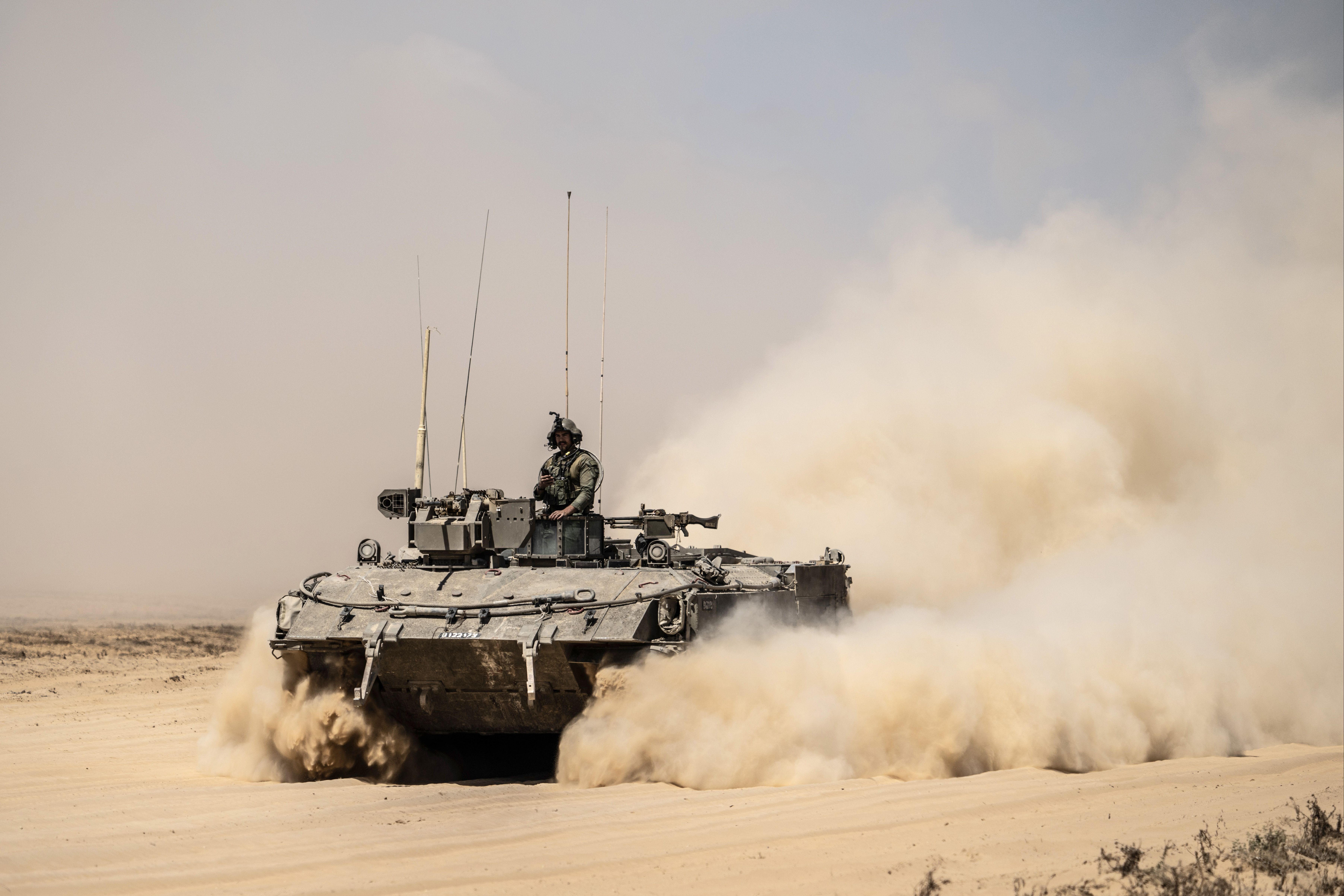 İsrail Gazze ve Refah'a havadan ölüm kusuyor! Kara işgalindeki 3 bölgeden çekildiler - 1. Resim