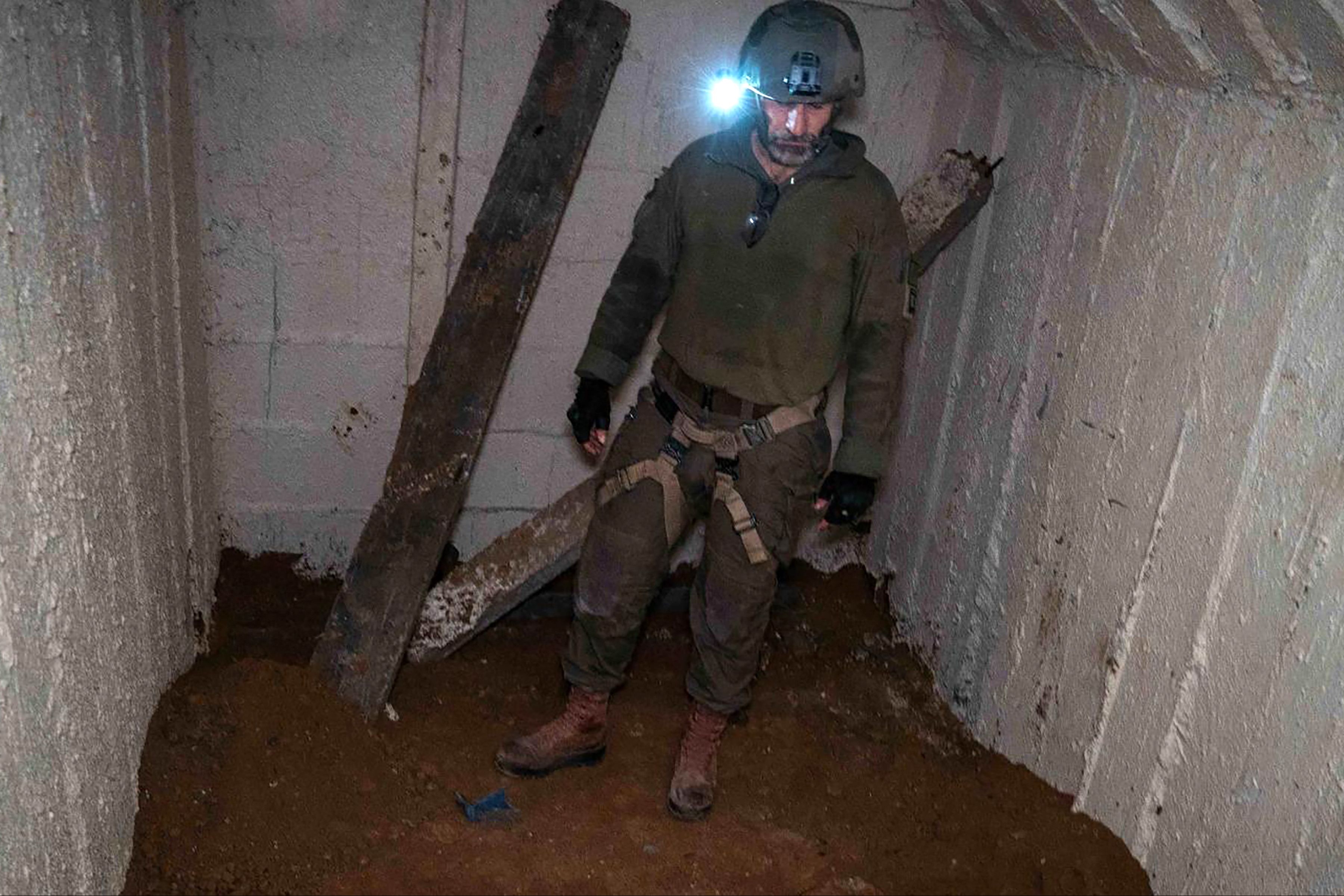 İsrail Gazze'deki tünellere girdi! 10 kilometrelik hat yok edildi İsrail Gazze'deki tünellere girdi! 10 kilometrelik hat yok edildi - 1. Resim