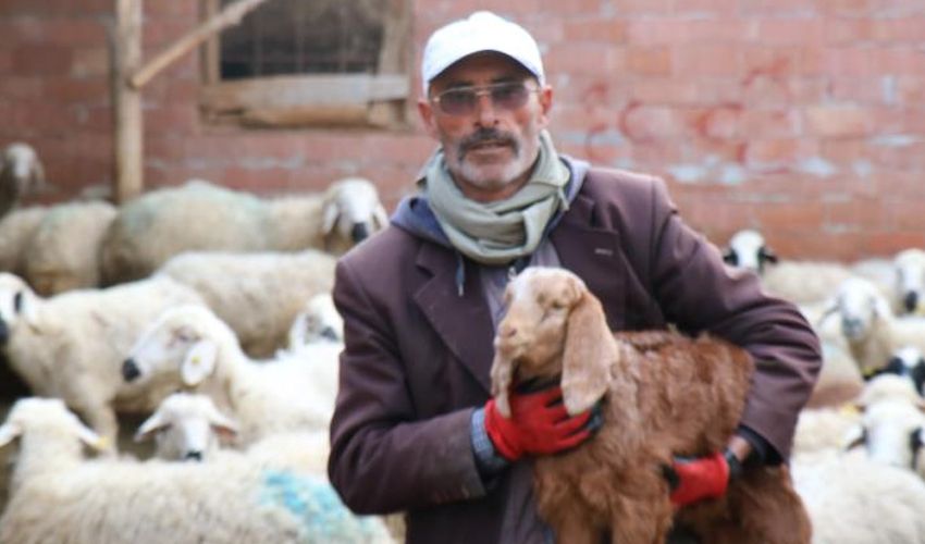 Kırşehirli şair muhtar dolandırıldı! Başına gelenlere şiirle sitem etti - 1. Resim