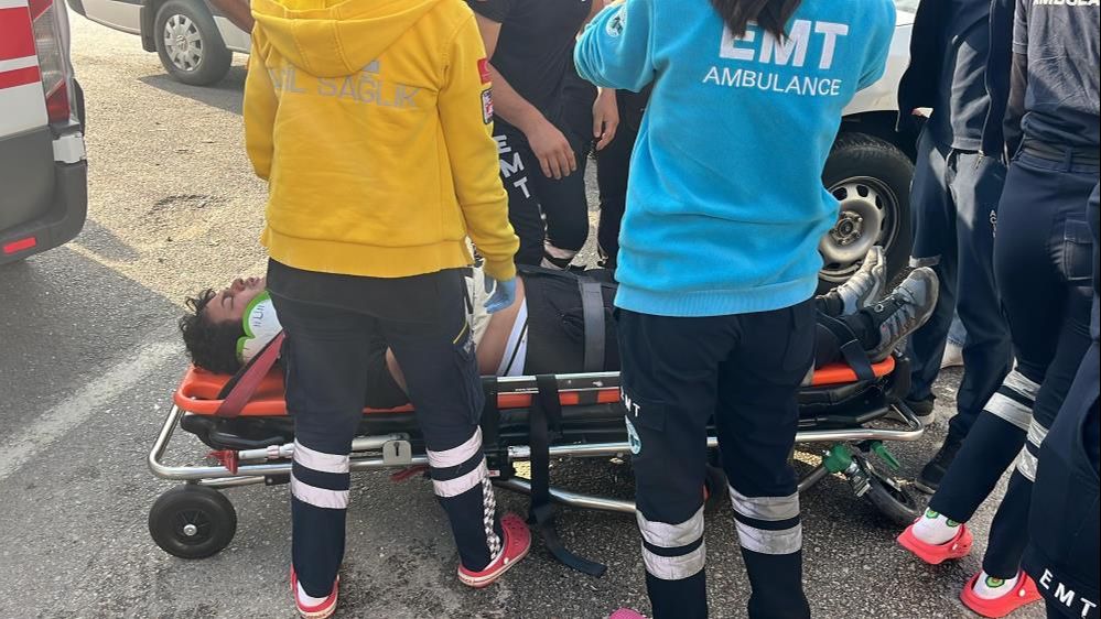 Kocaeli'de can pazarı! İşçi servisi ciple çarpıştı, yaralılar var - 1. Resim