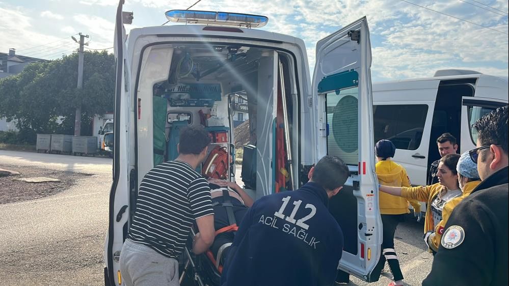 Kocaeli'de can pazarı! İşçi servisi ciple çarpıştı, yaralılar var - 2. Resim