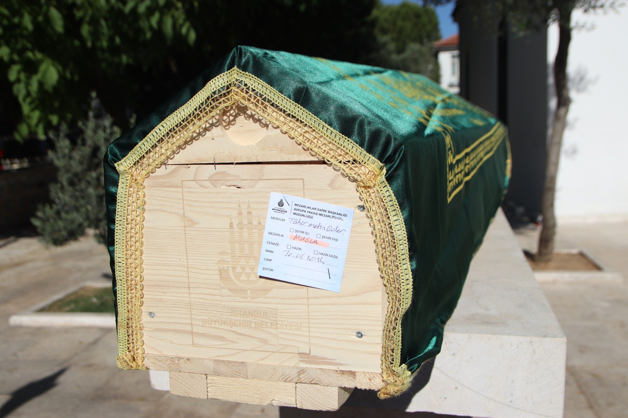 Muğla'da esrarengiz tabut! Caminin &ouml;n&uuml;ne bırakılan cenaze merak uyandırdı - 2. Resim