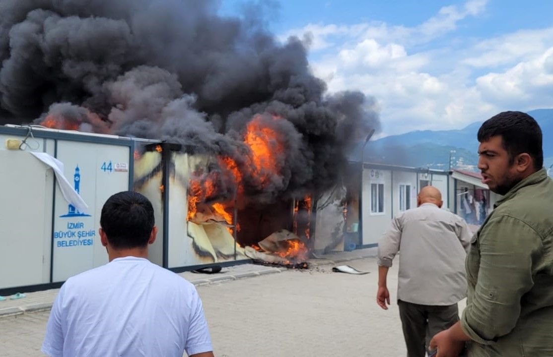 Osmaniye'de korku dolu anlar! Konteyner kent alevlere teslim edildi - 2. Resim