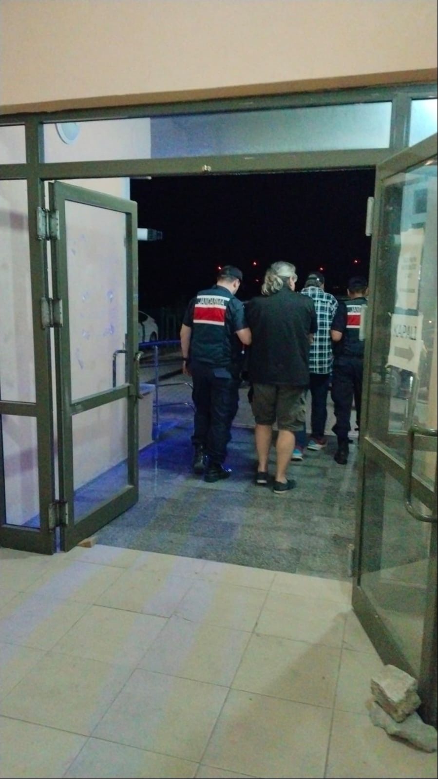 Yunan bayraklı sürat teknesiyle de kaçamadılar! Sahil Güvenlik'ten uyuşturucu ve PKK avı - 3. Resim