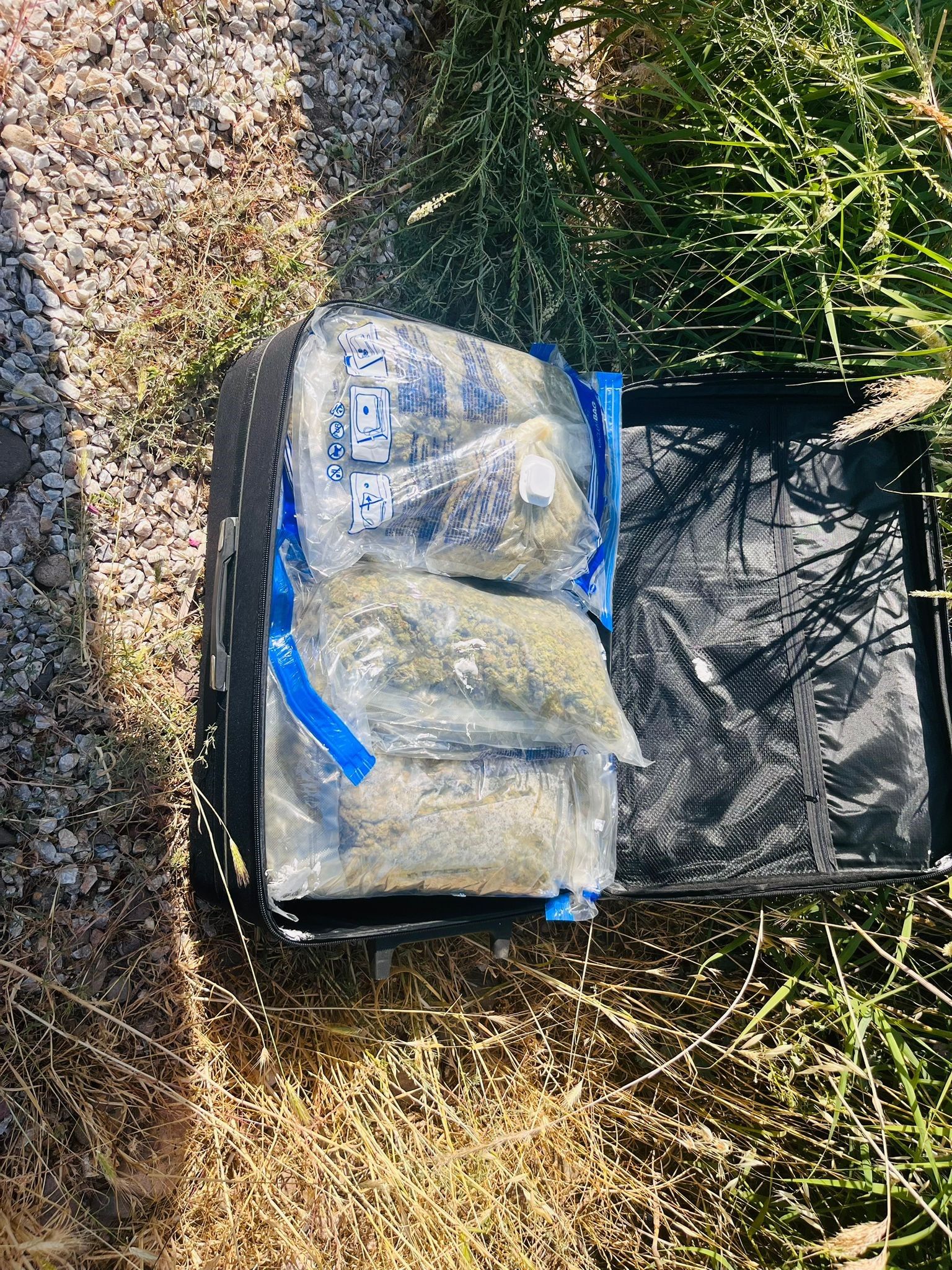 Yunan bayraklı sürat teknesiyle de kaçamadılar! Sahil Güvenlik'ten uyuşturucu ve PKK avı - 1. Resim