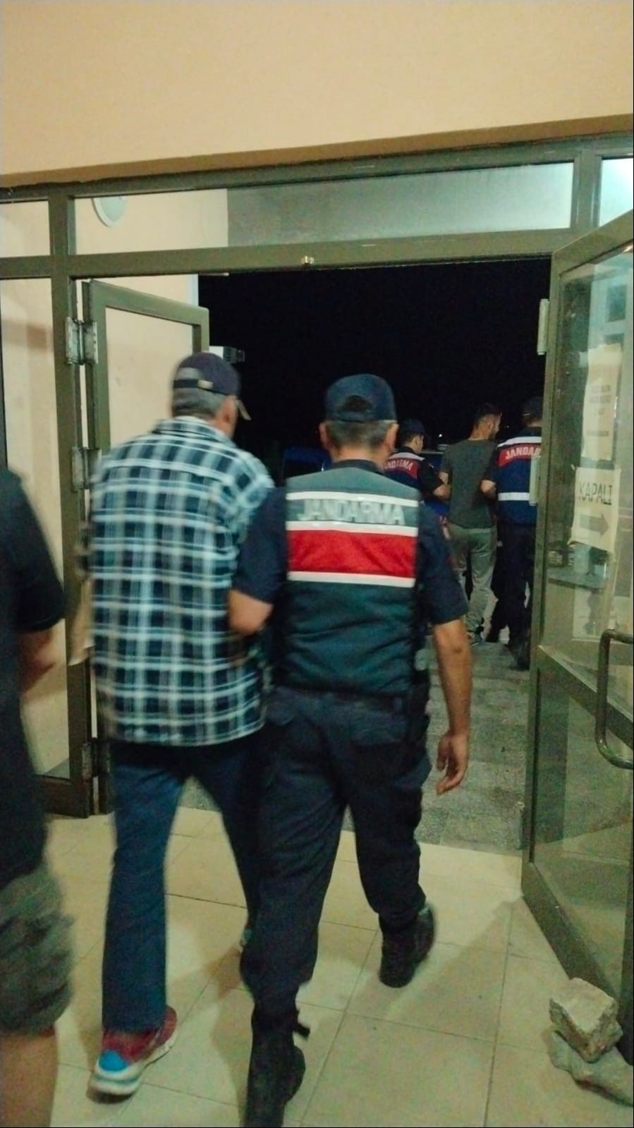 Yunan bayraklı sürat teknesiyle de kaçamadılar! Sahil Güvenlik'ten uyuşturucu ve PKK avı - 2. Resim