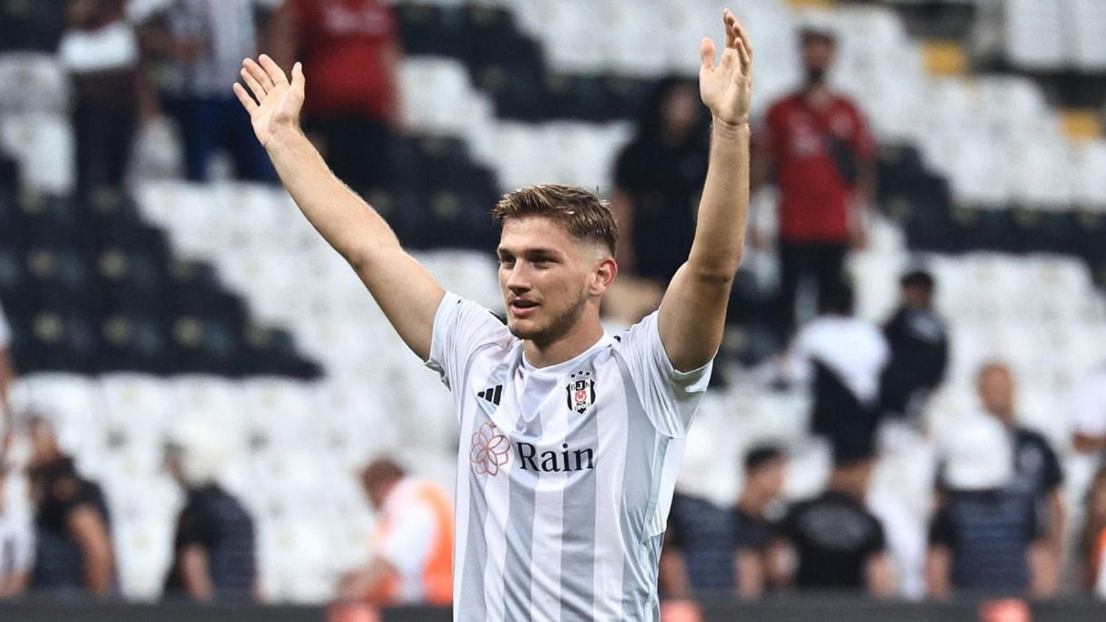 Arsenal ve Manchester City Semih Kılıçsoy için yarışıyor! İngilizler yakın olduğu kulübü açıkladı Arsenal ve Manchester City Semih Kılıçsoy için yarışıyor! İngilizler yakın olduğu kulübü açıkladı - 1. Resim