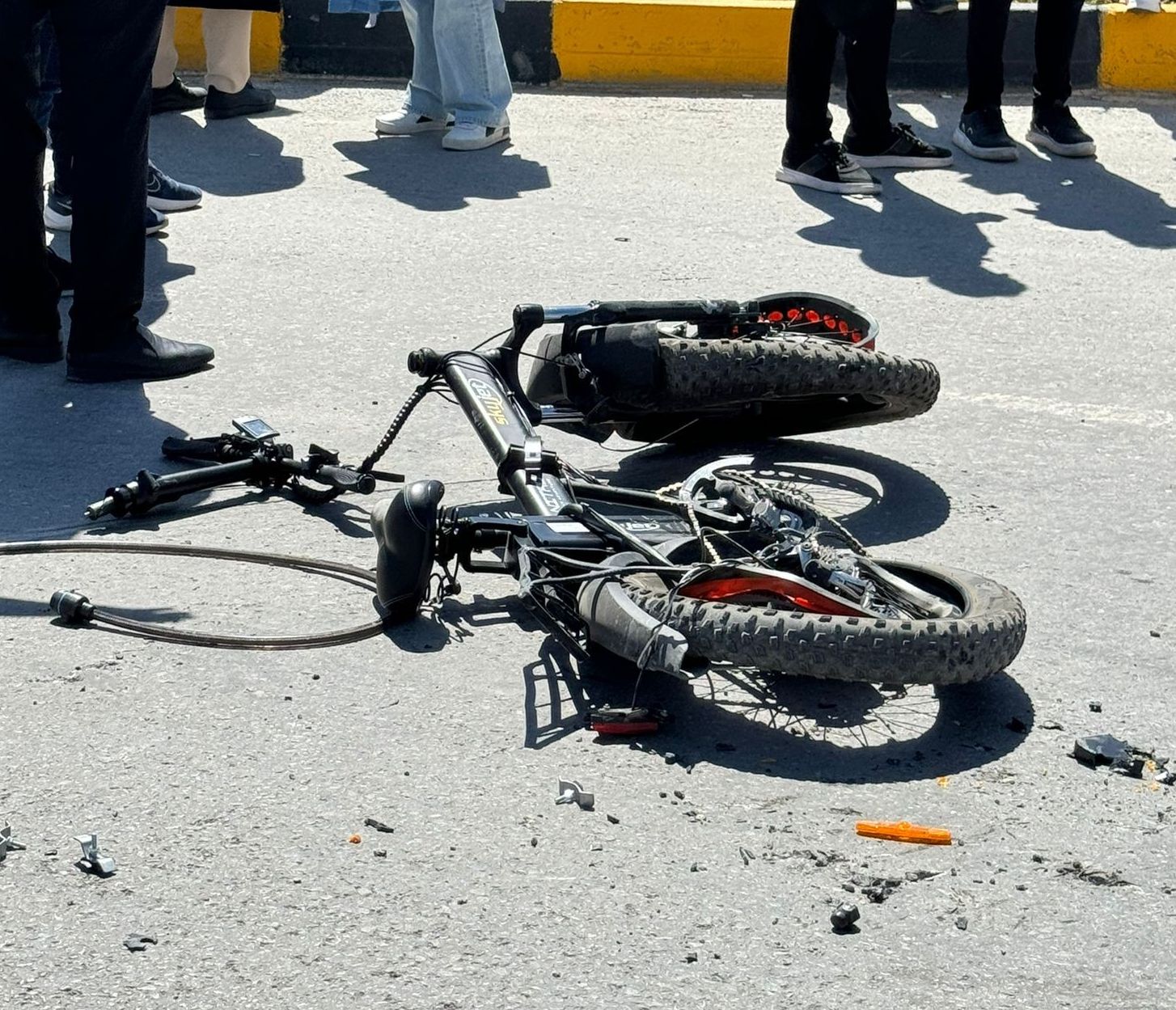 Beton mikserinin çarptığı bisikletli hayatını kaybetti - 1. Resim