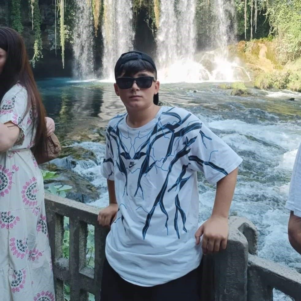 İki yakın arkadaş aynı kaderi paylaştı! Ölümleri yürekleri dağladı - 1. Resim