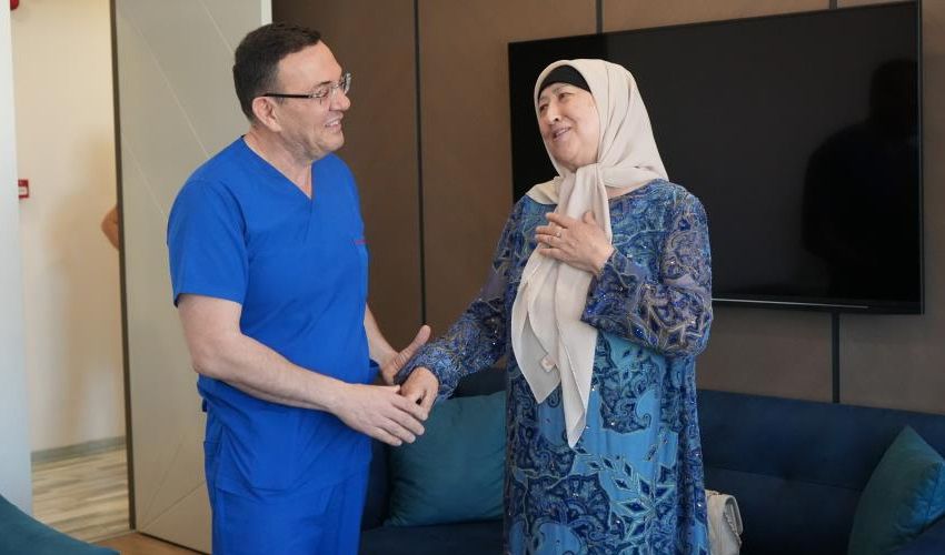 Karın ağrısı şikayetiyle geldi, şifayı Türkiye’de buldu! Yumurtalıklarındaki tümörden 5 yıl sonra kurtuldu - 1. Resim