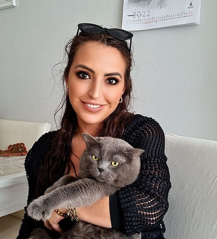 Karısını 4 kurşunla öldüren polis memuruna indirimli ceza! Acılı aile isyanda - 2. Resim