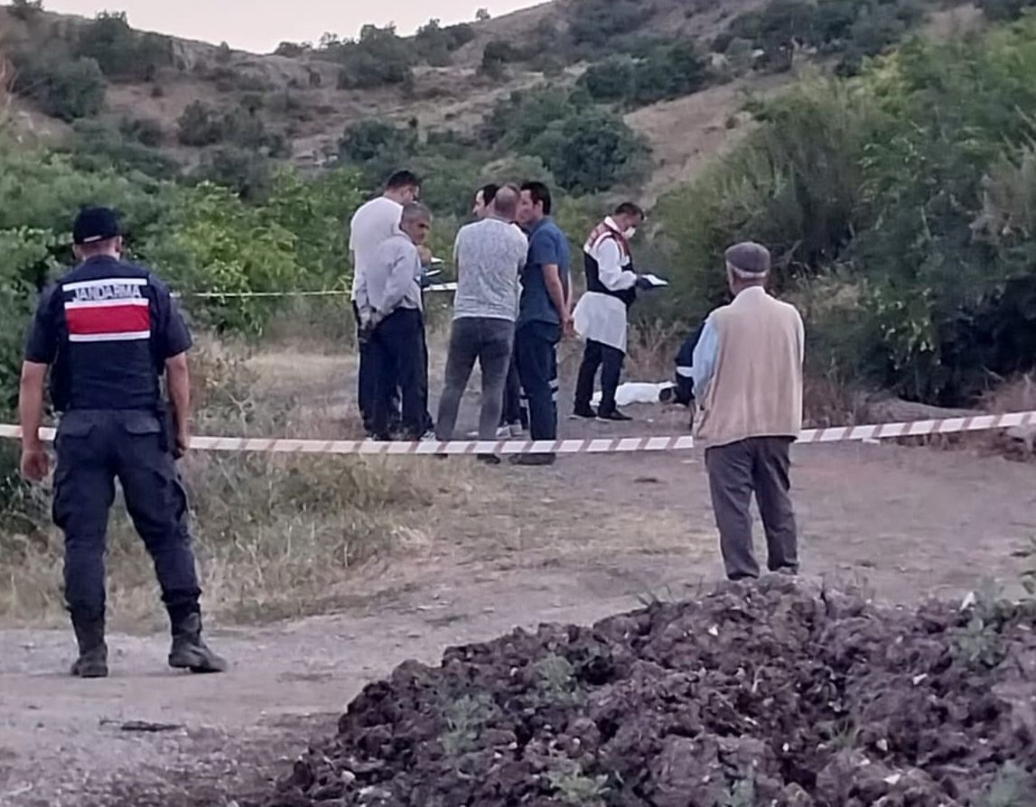 Karısını 4 kurşunla öldüren polis memuruna indirimli ceza! Acılı aile isyanda - 3. Resim