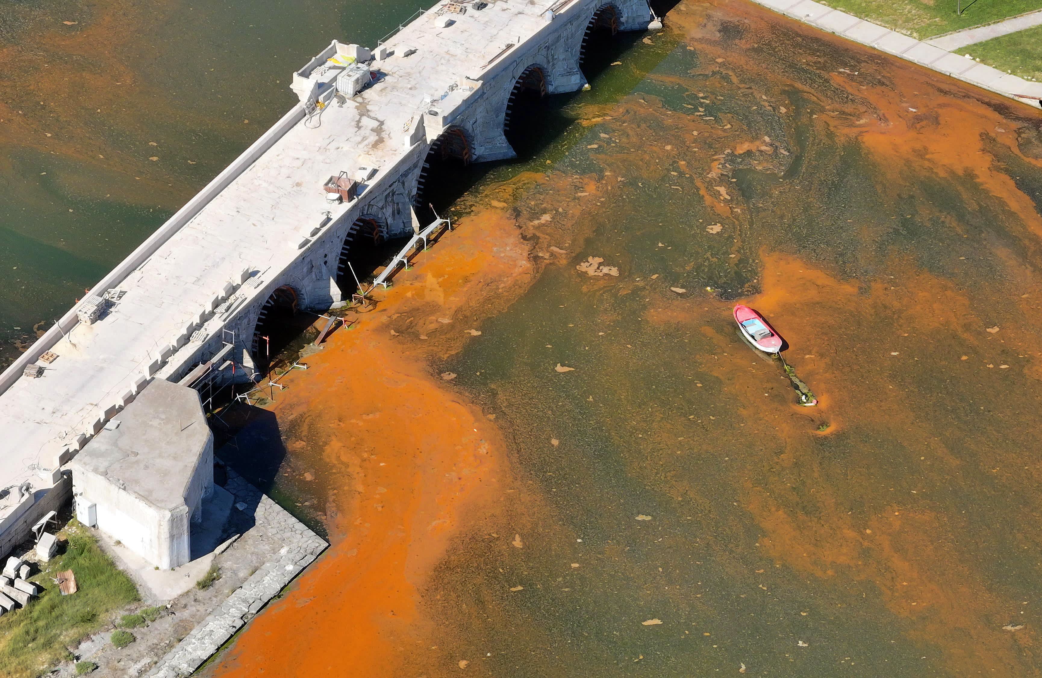 Marmara Denizi'nde korkutan görüntüler... İstanbul'da suyun rengi değişti Marmara Denizi'nde korkutan görüntüler... İstanbul'da suyun rengi değişti - 2. Resim
