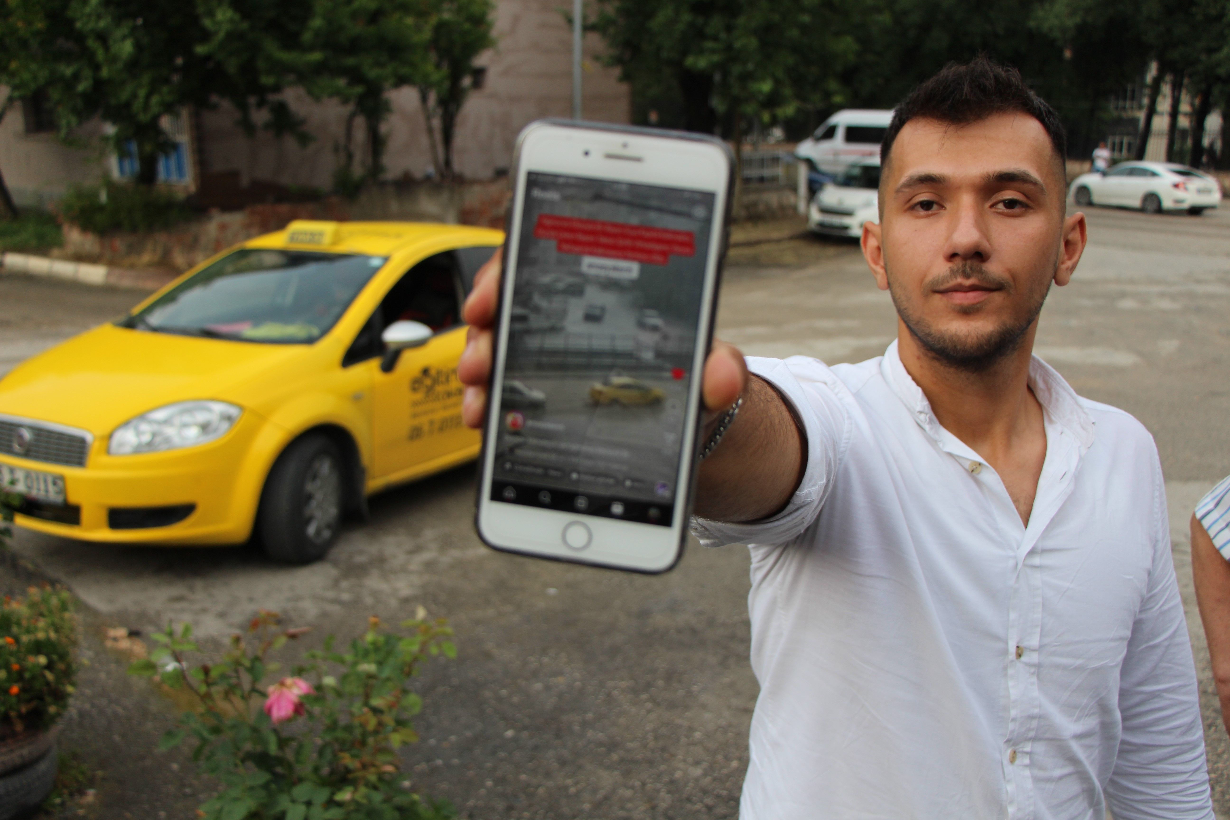 Sele kapılan kadına taksici müdahalesi: Kurtarma anları anbean kamerada - 1. Resim