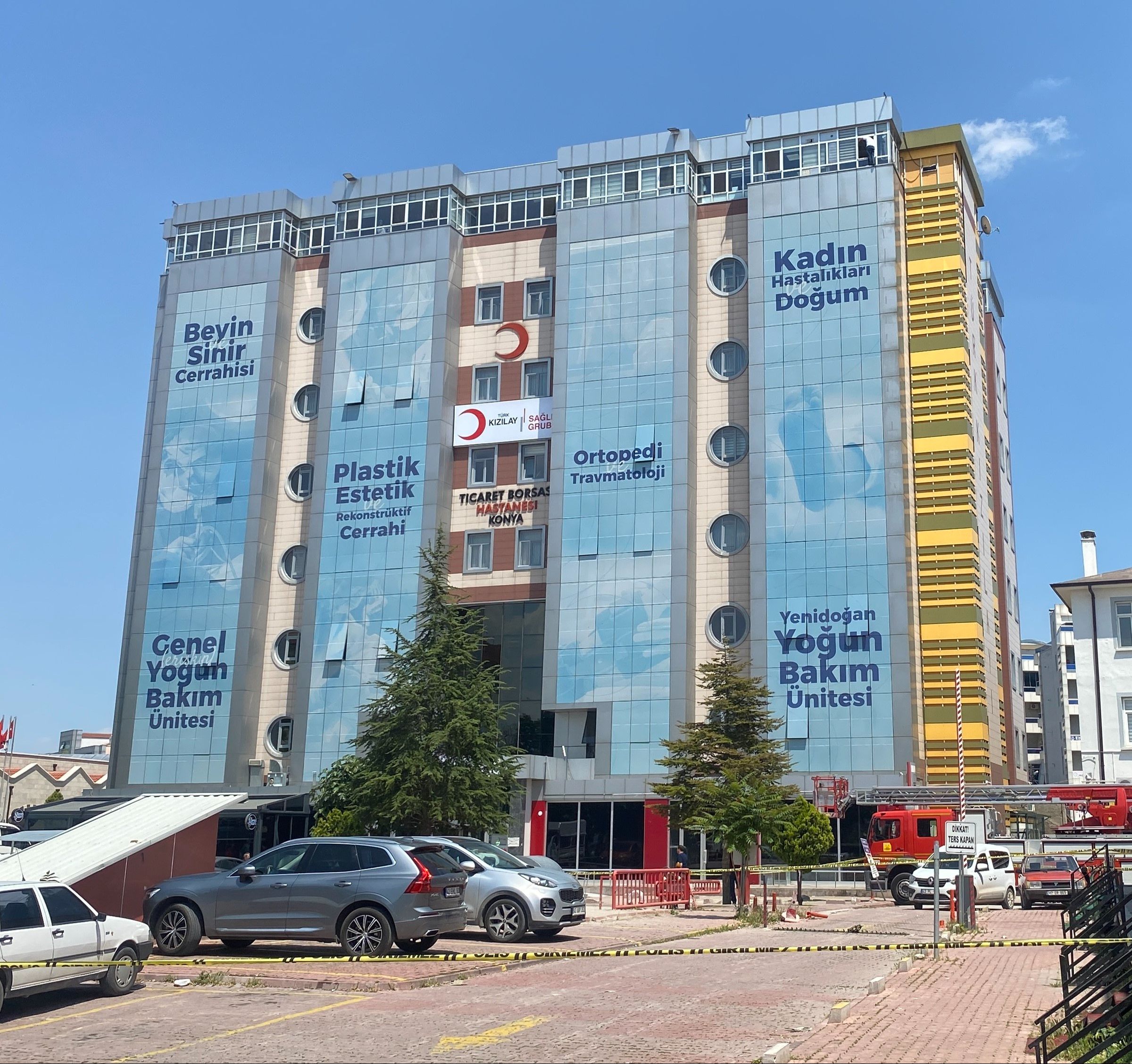 Tarzan gibi hastaneye tırmanan adam intihara kalkıştı! Korku dolu anlar kamerada - 1. Resim