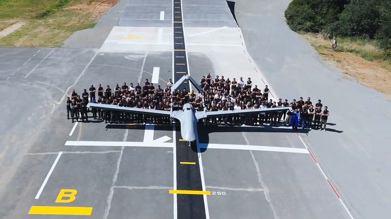 TCG Anadolu'nun gücüne güç katacak! Bayraktar TB3 ilk rampa kalkış testini başarıyla gerçekleştirdi - 4. Resim