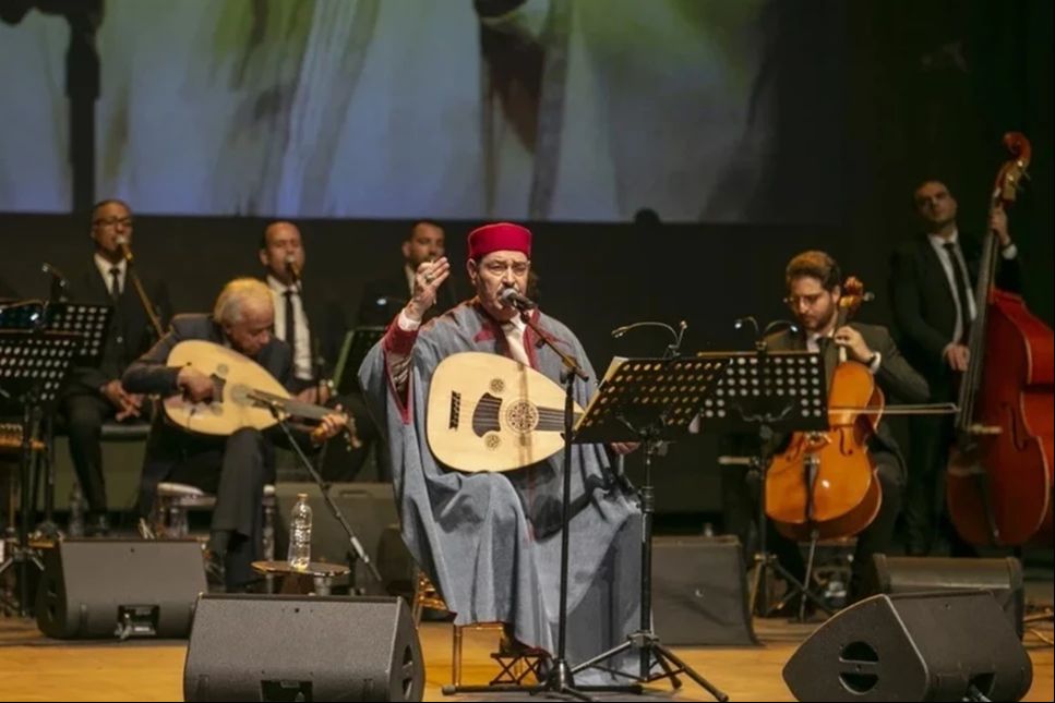 Tunuslu sanatçı, BM İyi Niyet Elçisi unvanından vazgeçti! "Barış elçisiyim diyor katliamı izliyor" - 1. Resim
