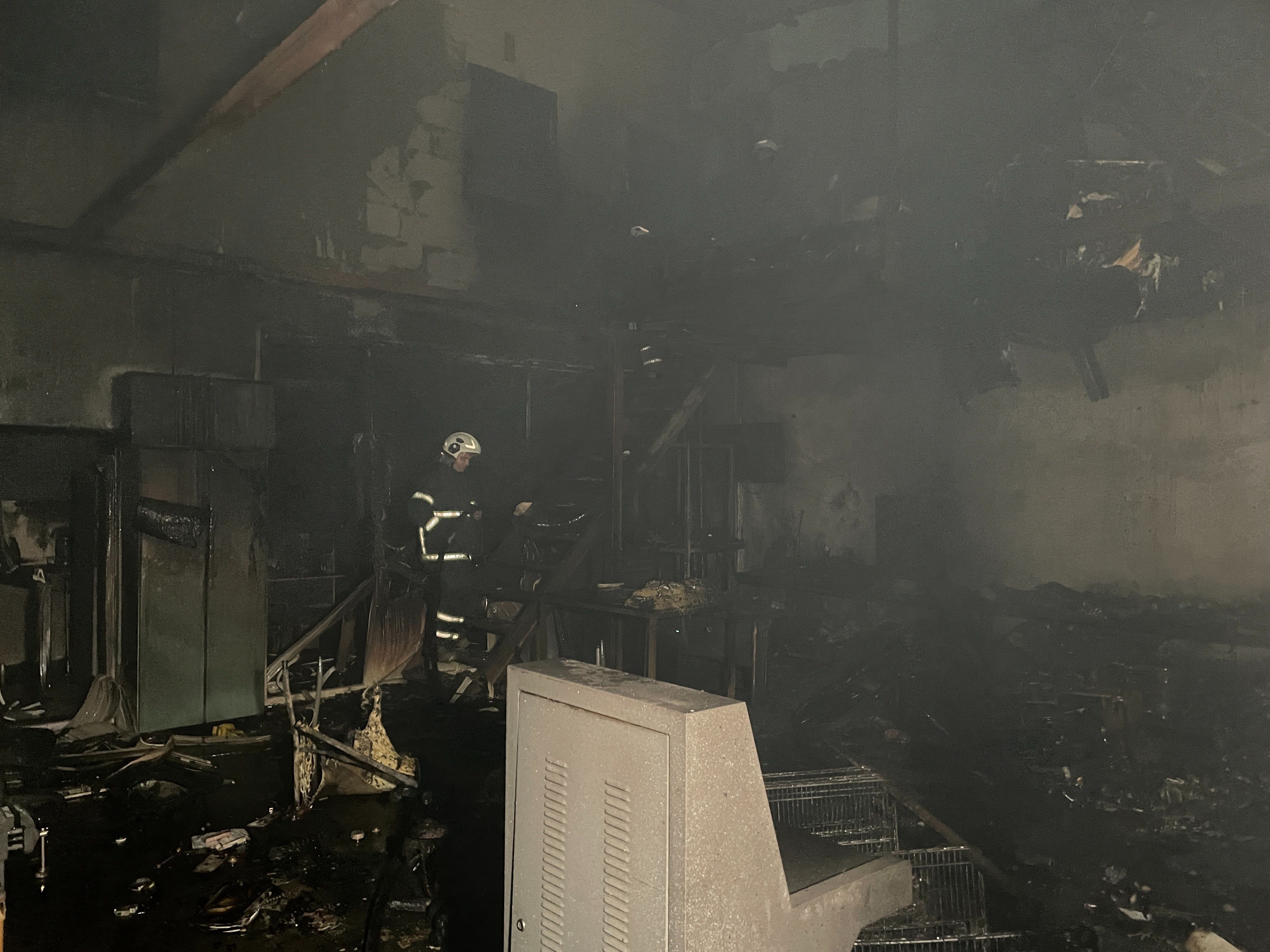 Adana'da film gibi olay! Önce kundakladı, sonra itfaiyenin önünü kesip ateş açtı - 2. Resim