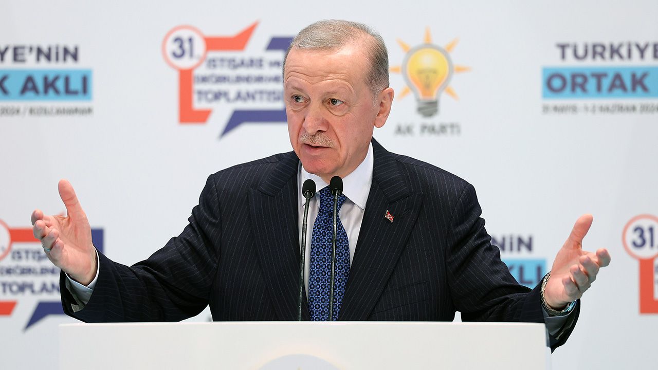 Cumhurbaşkanı Recep Tayyip Erdoğan'dan AK Parti yönetimine Mevlanalı uyarı: Bize asla ve asla yakışmaz - Güncel