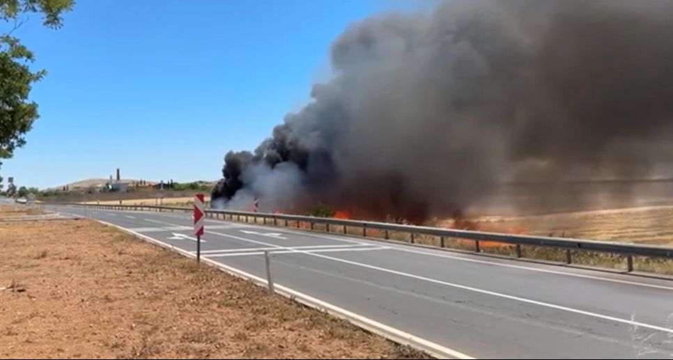 Emniyet personelini taşıyan araç Şanlıurfa-Diyarbakır yolunda yandı - 2. Resim