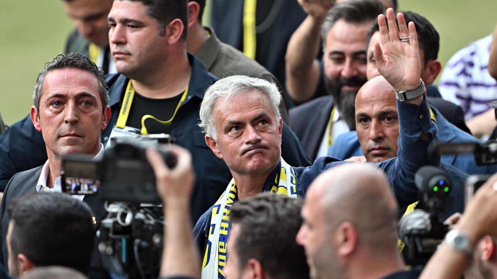 Fenerbahçe, Jose Mourinho için imza töreni düzenledi! 'Forma artık derimin bir parçası' - 4. Resim